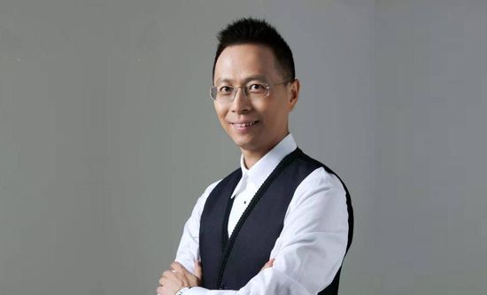 梁文峰的现任妻子及子女